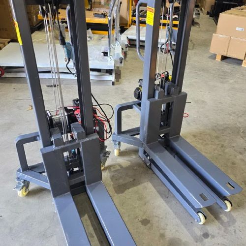 TIG啟思工業 堆高機/自動堆高機/隨車堆高機/隨車搬運機/喜目雷客車/拖板車/300KG堆高機