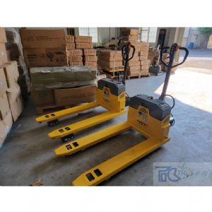 3000KG半自動拖板車