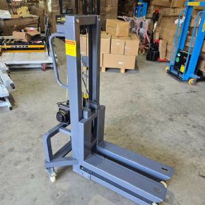 TIG啟思工業 堆高機/自動堆高機/隨車堆高機/隨車搬運機/喜目雷客車/拖板車/300KG堆高機