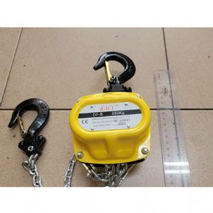 TIG 啟思工業 250KG 手拉吊車,/手搖吊車/鍊條吊車/ 配合吊帶 ,鋼索使用/