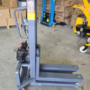 TIG啟思工業 堆高機/自動堆高機/隨車堆高機/隨車搬運機/喜目雷客車/拖板車/300KG堆高機