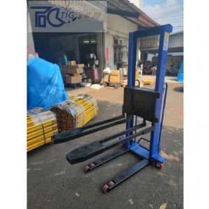 1000KG電動堆高機