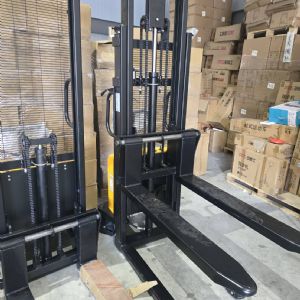 TIG啟思工業 電動堆高機/堆高機/半電動堆高機 1000KG 充電110V 另售 升降台車 捲揚機 吊車