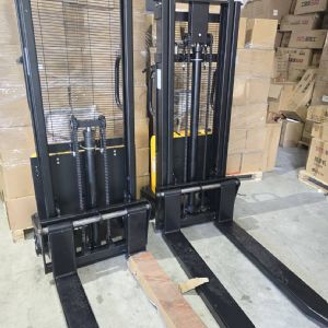 TIG啟思工業 電動堆高機/堆高機/半電動堆高機 1000KG 充電110V 另售 升降台車 捲揚機 吊車